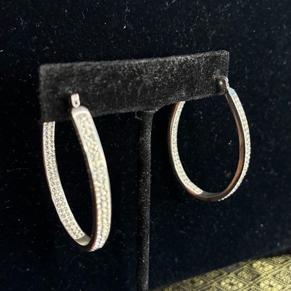 Assortment Lot of 9 Elegant Gold and Silver Hoop Earrings Set - Picture 6 of 11